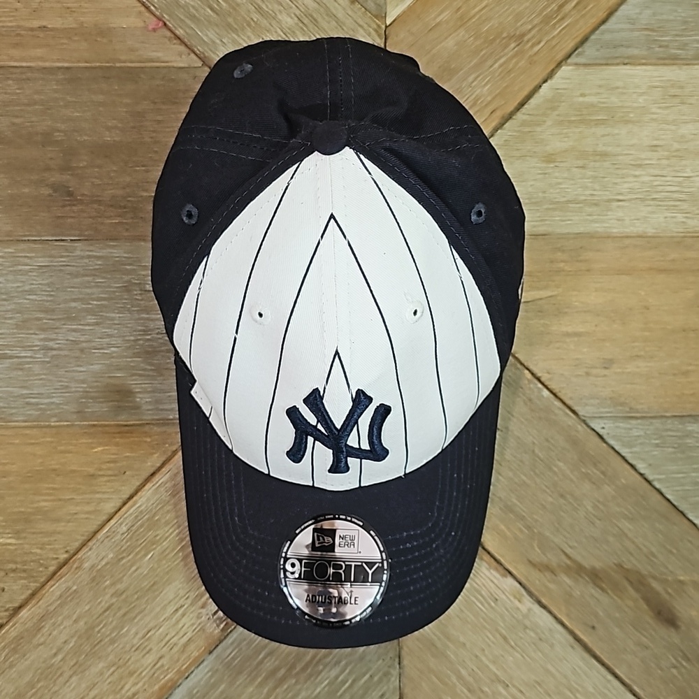 New Era 9FORTY New York Yankees Hat. - Picture 4 of 8